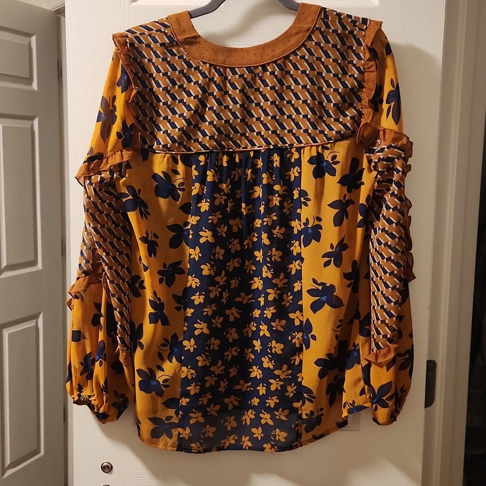 Cabi Sheer Blouse - Picture 3 of 3